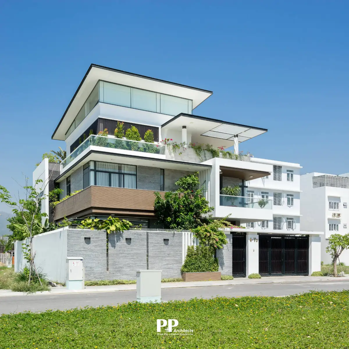 không gian trong ngoài liền mạch trong thiết kế villa xanh