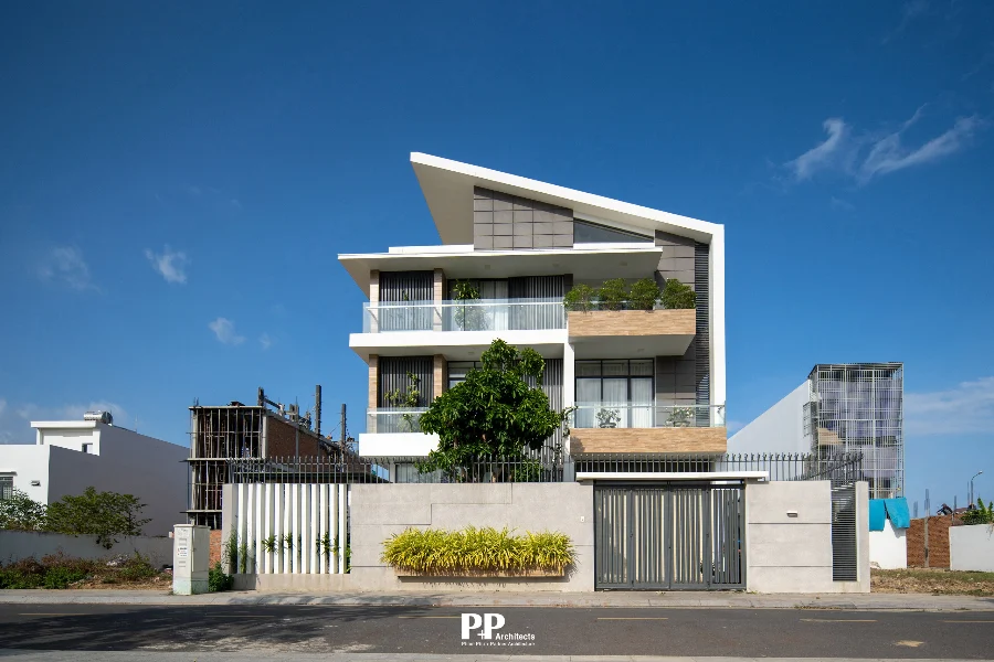 Sân vườn villa xanh tạo không gian nghỉ dưỡng tại gia