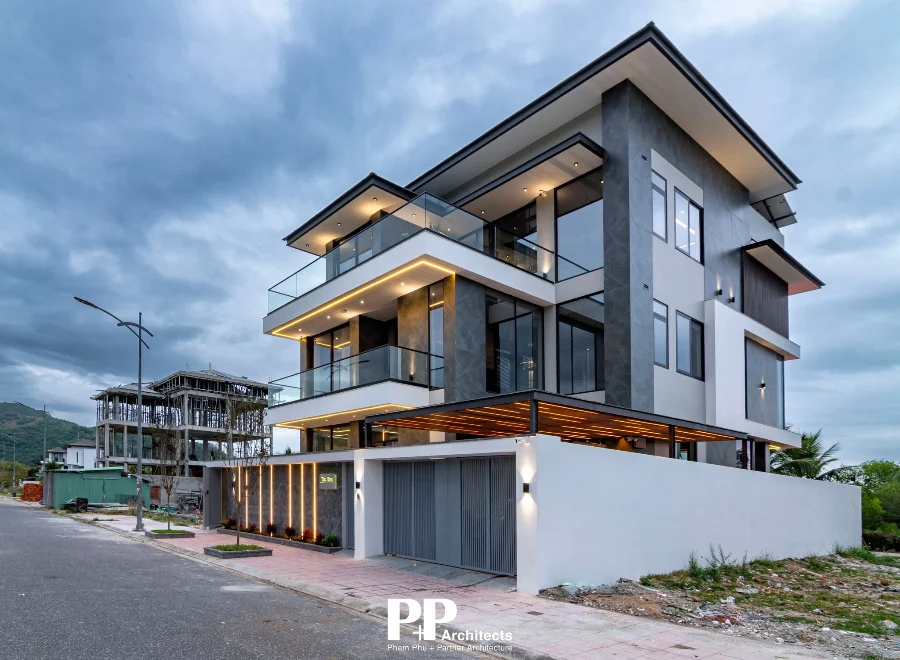 Net Zero villa xanh Nha Trang với biệt thự hiện đại và lớp che nắng kiến trúc