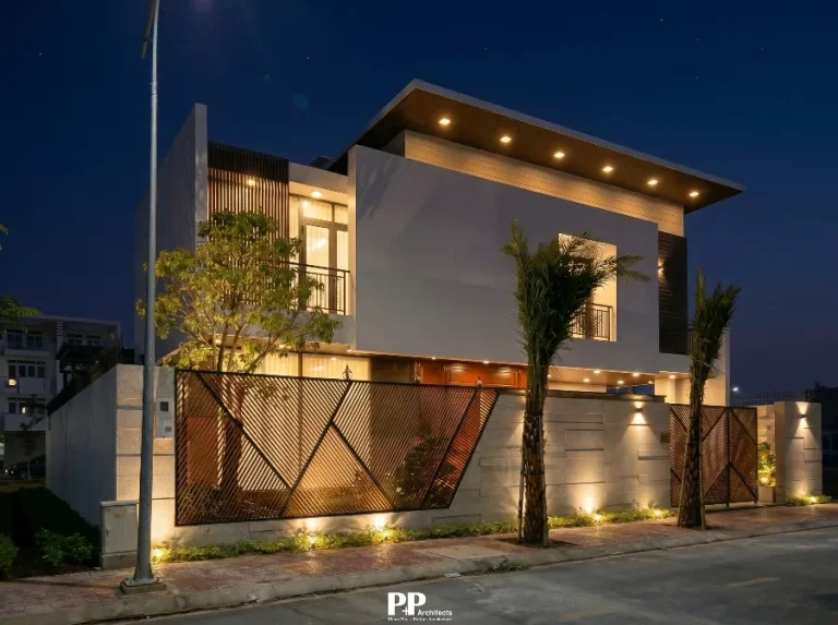 Thiết kế villa Nha Trang với mặt tiền hiện đại và ánh sáng kiến trúc ban đêm