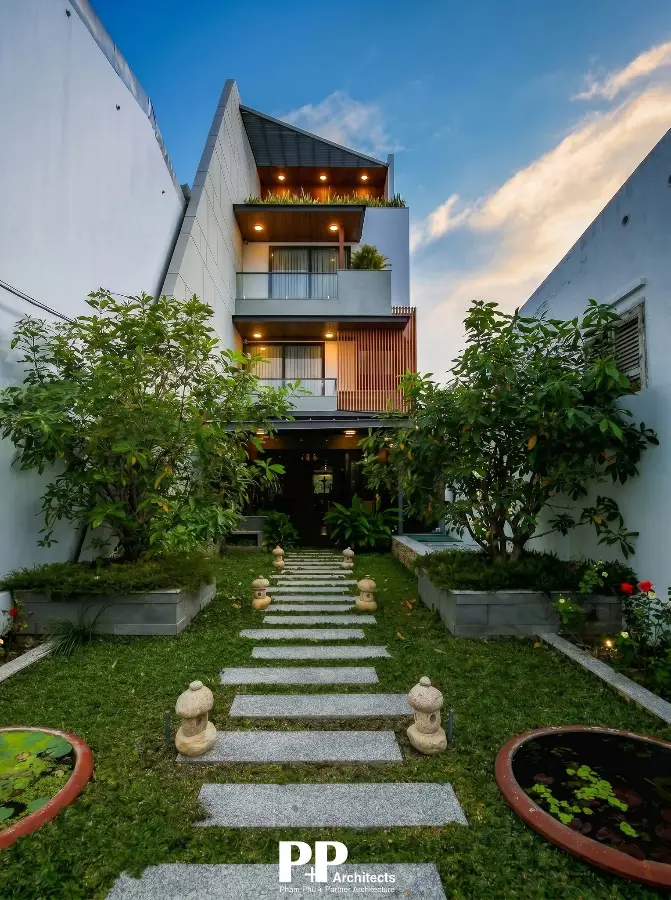 Thiết kế villa trọn gói với lối vào sân vườn xanh và mặt tiền hiện đại