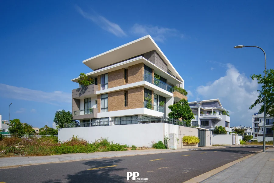 thiết kế villa xanh Nha Trang với biệt thự hiện đại và ban công xanh