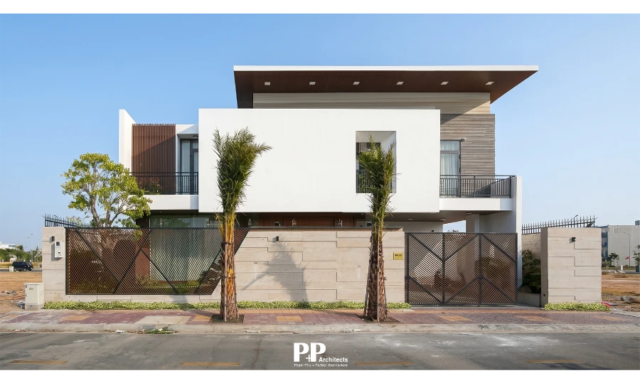 Chi phí thiết kế villa trọn gói Nha Trang với kiến trúc villa hiện đại, tường rào và mảng xanh mặt tiền