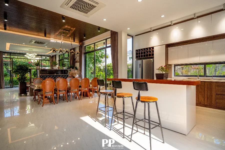 Thiết kế kiến trúc villa Nha Trang: 5 giải pháp tạo nên không gian biệt thự có chiều sâu 7 Thiết kế kiến trúc villa Nha Trang với bếp đảo hiện đại và khu ăn uống liền mạch