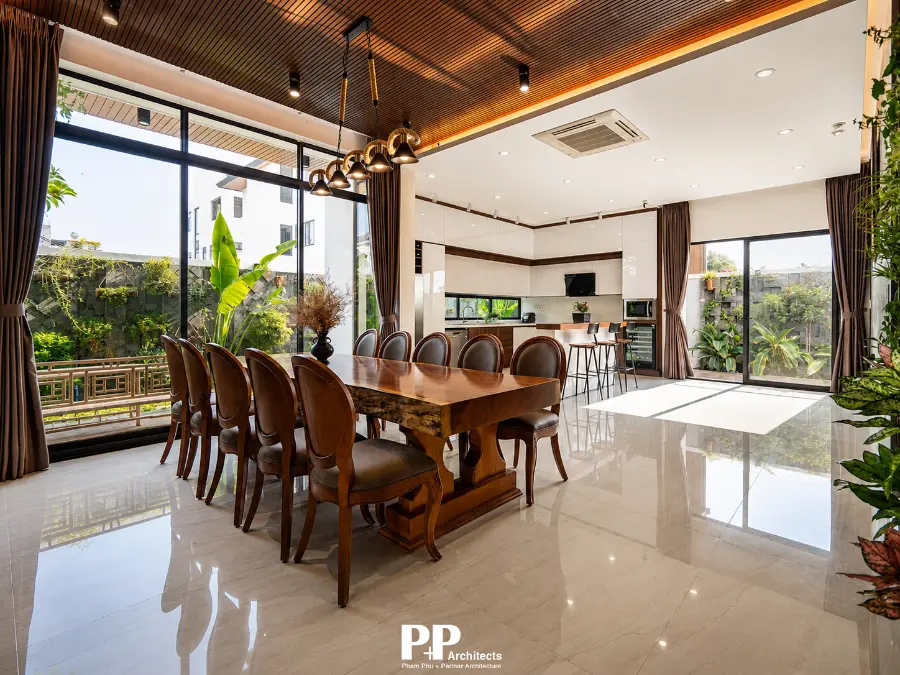 Thiết kế kiến trúc villa trọn gói Nha Trang với khu bếp ăn mở và ánh sáng tự nhiên