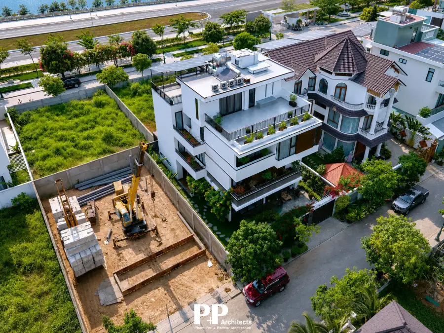 Thiết kế kiến trúc villa trọn gói Nha Trang với tổng thể villa hiện đại và mảng xanh