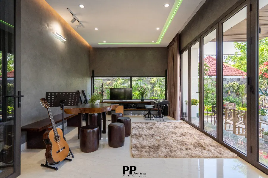 Công ty thiết kế biệt thự Nha Trang uy tín: 5 tiêu chí gia chủ nên quan tâm trước khi lựa chọn 3 Công ty thiết kế biệt thự Nha Trang uy tín với phòng sinh hoạt kết nối sân vườn