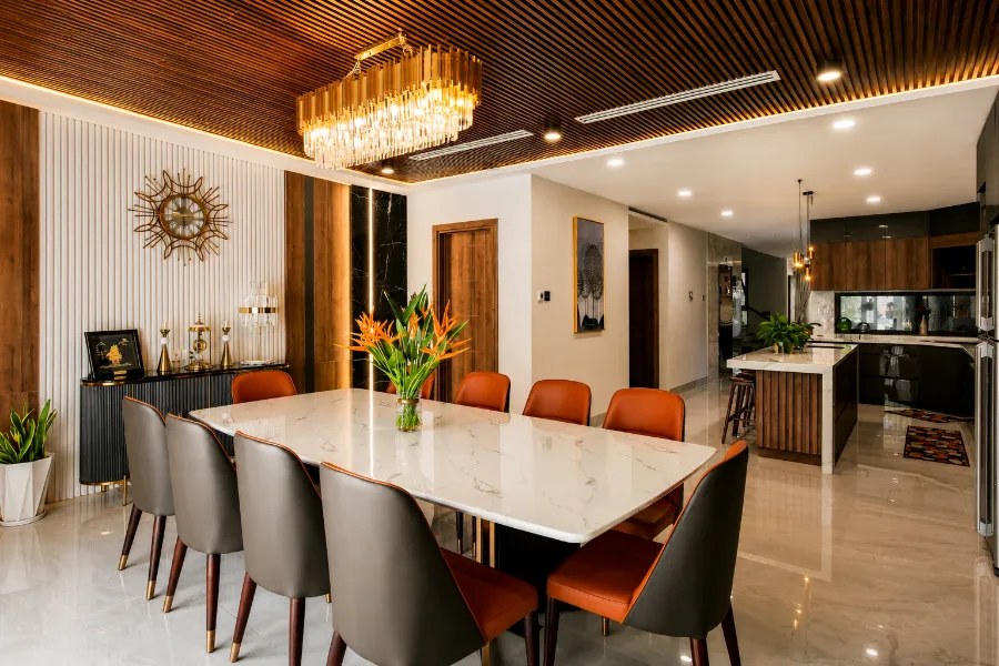 Thiết kế phòng ăn villa xanh Nha Trang đồng bộ với không gian bếp