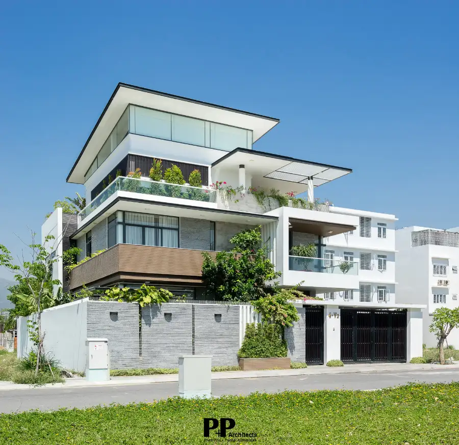 Thiết Kế Trọn Gói Villa Xanh Nha Trang: Kiến Trúc PP Và Tương Lai Của Không Gian Sống Bền Vững 2026 2 Thiết kế trọn gói villa xanh Nha Trang với biệt thự hiện đại, ban công cây xanh và mái lớn
