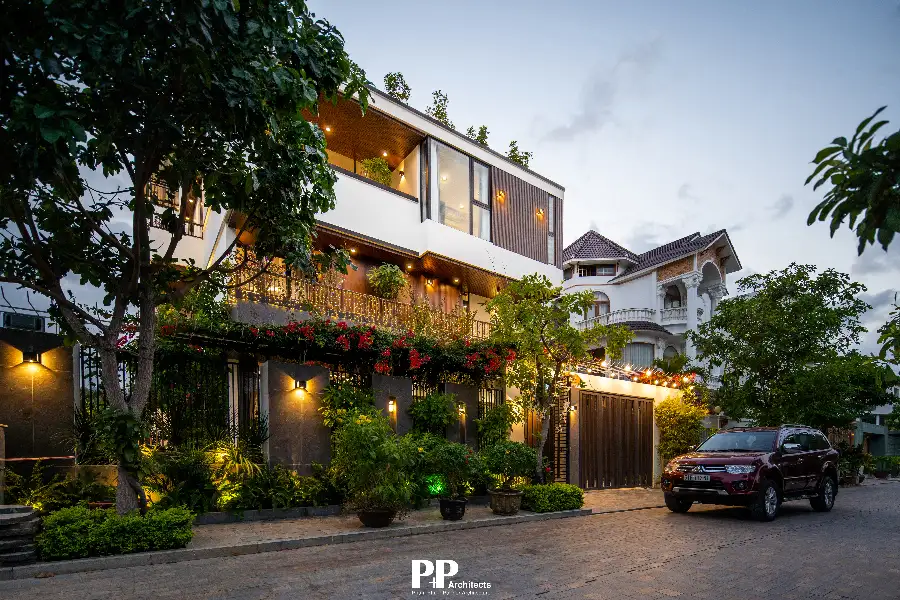Công ty thiết kế villa Nha Trang công trình thực tế: 7 tiêu chí đánh giá năng lực 2 Công ty thiết kế villa Nha Trang công trình thực tế với kiến trúc hiện đại và cảnh quan xanh