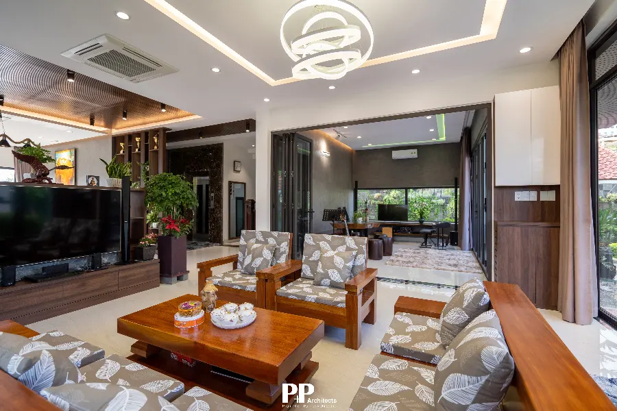 Công ty thiết kế villa Nha Trang công trình thực tế: 7 tiêu chí đánh giá năng lực 4 Công ty thiết kế villa Nha Trang công trình thực tế với phòng khách liên kết không gian sinh hoạt