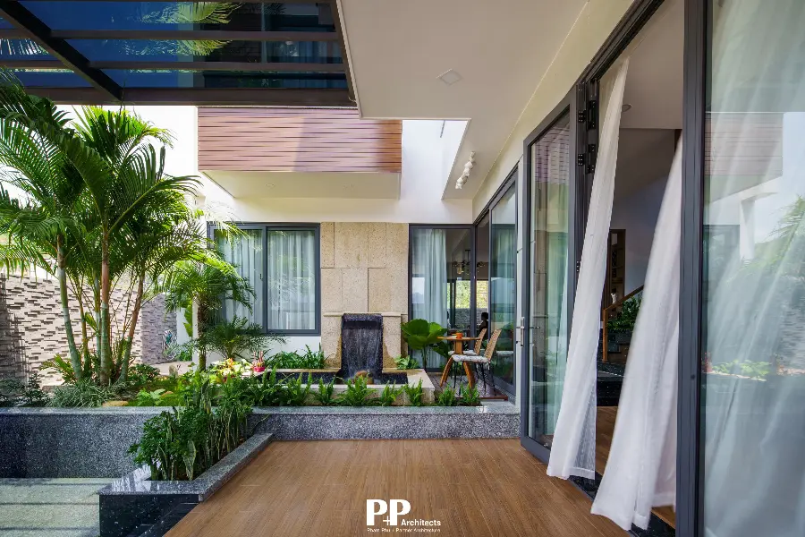 Thiết kế villa biệt thự Nha Trang có sân vườn với khoảng xanh kết nối trực tiếp không gian bên trong