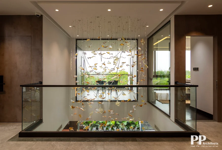 Thiết kế villa biệt thự Nha Trang theo khí hậu với khoảng thông tầng đưa ánh sáng vào sâu bên trong